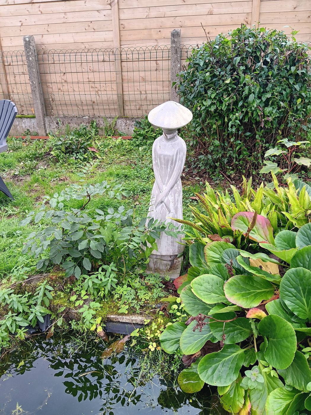 Jardin et mare du centre