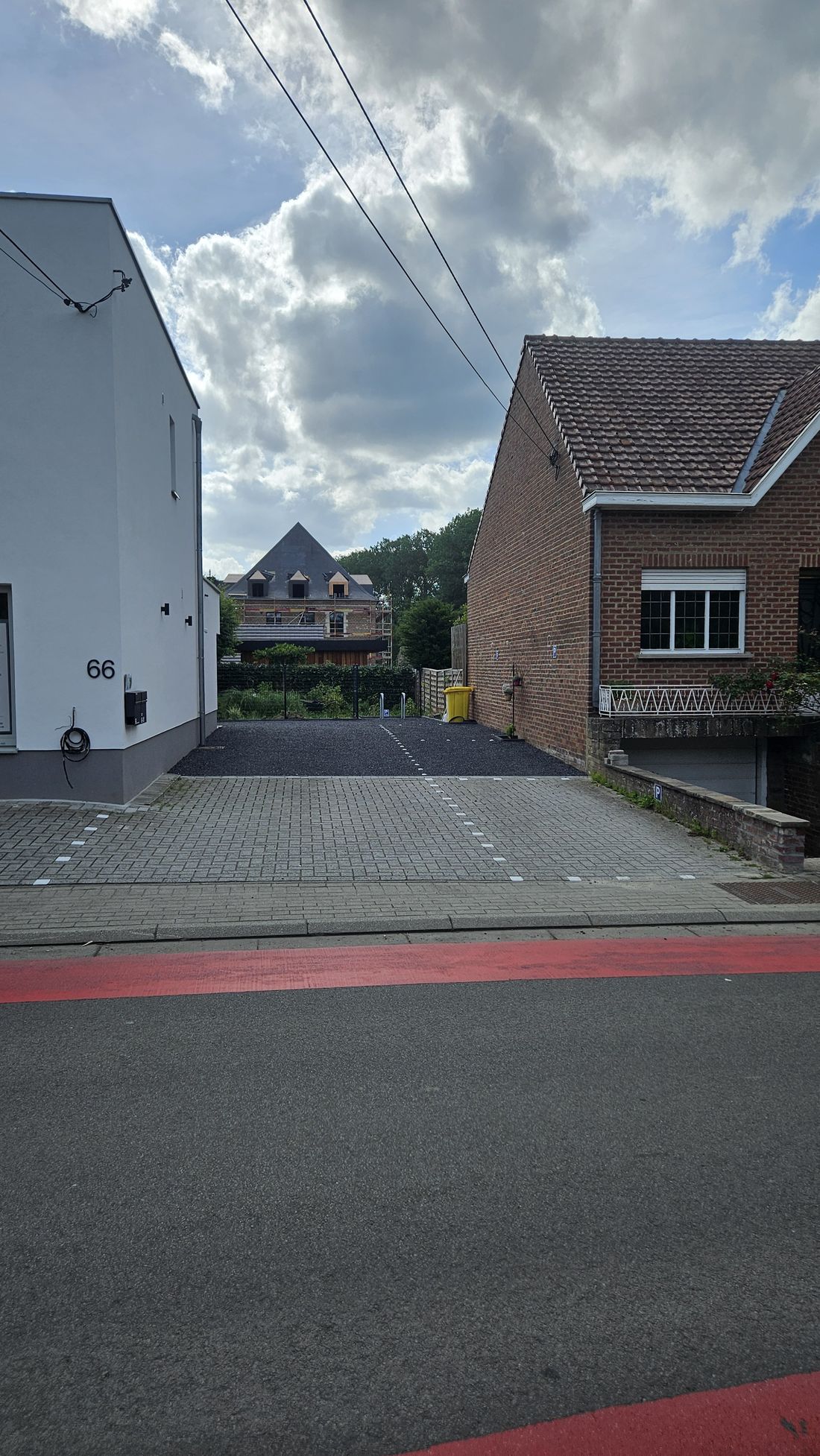 Entrée du parking depuis la rue de Franquenies
